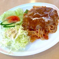 ハンバーグのせナポリタン|こじゅわいさん