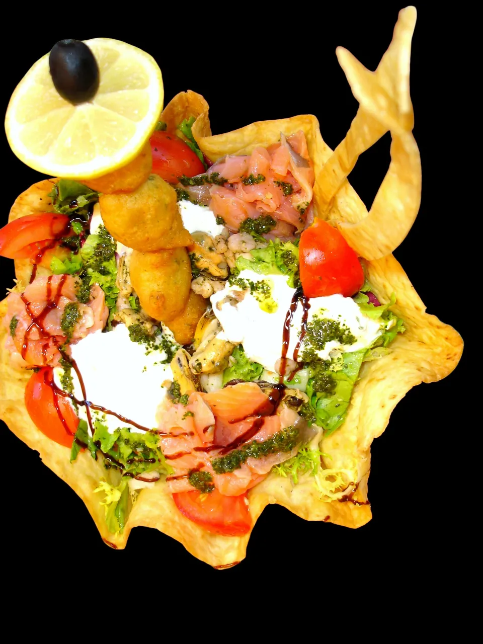 🇫🇷Salmon Cod fritters,and seafood salad inside the fried tortilla 🇫🇷|KWAII69さん