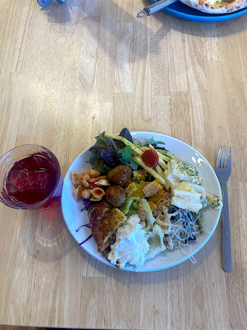 今日の昼ご飯@「パスタとワッフル WASHAGANCHI 田原店」さん③  ぼくはピザ・マルガリータを（1800円ちょっと）とりましたが、1800円の中にこれも含まれているなんて、お値打ちです！|なびさん