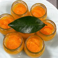 搾りたての蜜柑ゼリー　甘夏の葉っぱを飾って|hotsusan30さん