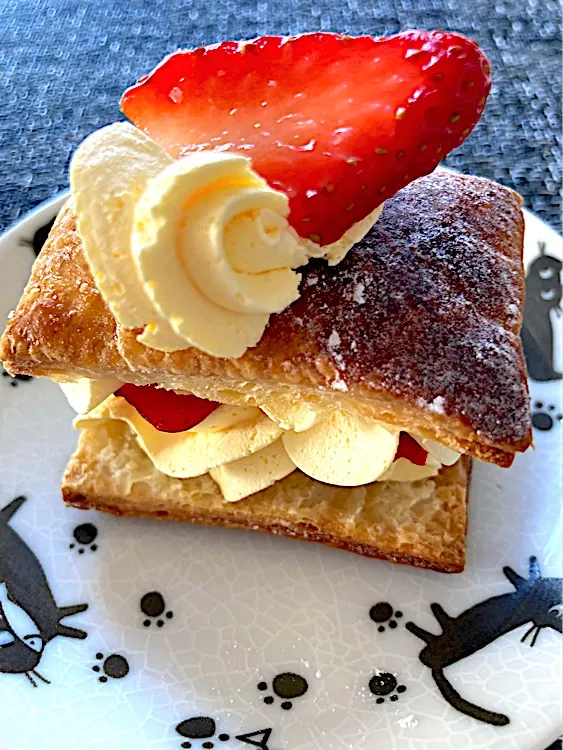 昨日のパイとイチゴ🍓|まやさん