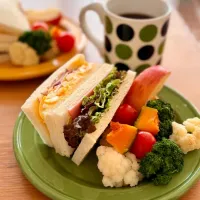 盛り盛りカラフル、朝の食卓|kaeさん