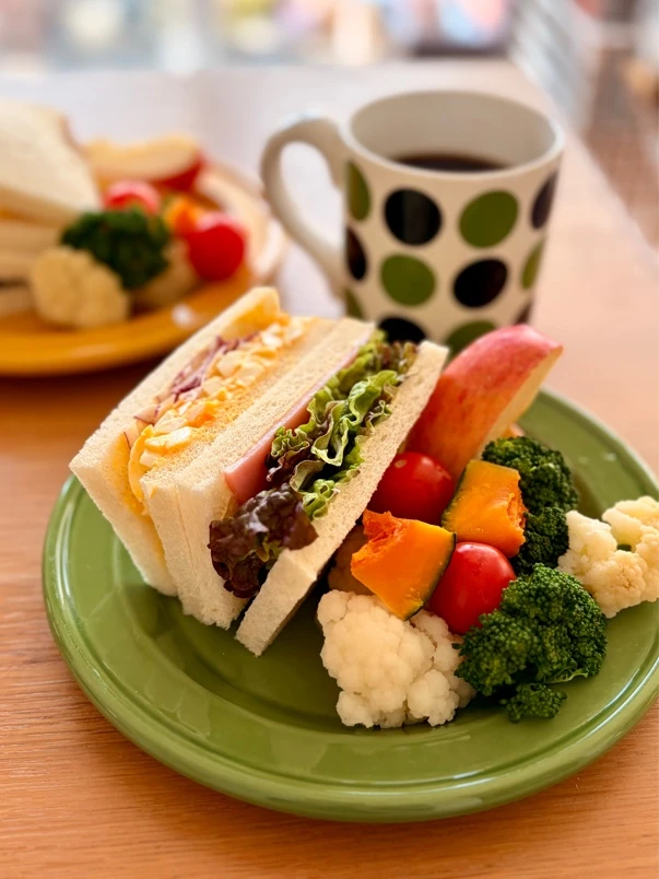 盛り盛りカラフル、朝の食卓|kaeさん