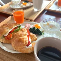 クロワッサンで朝ごはん|mokoさん