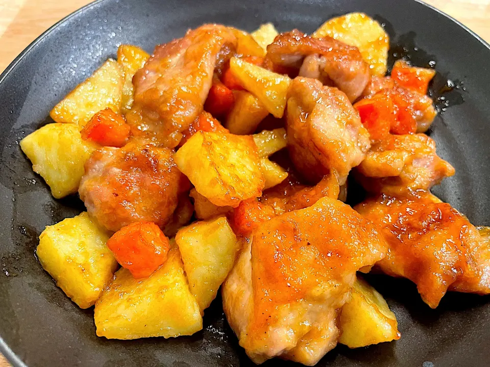 鶏肉とじゃがいもの甘辛炒め|パパ手料理さん