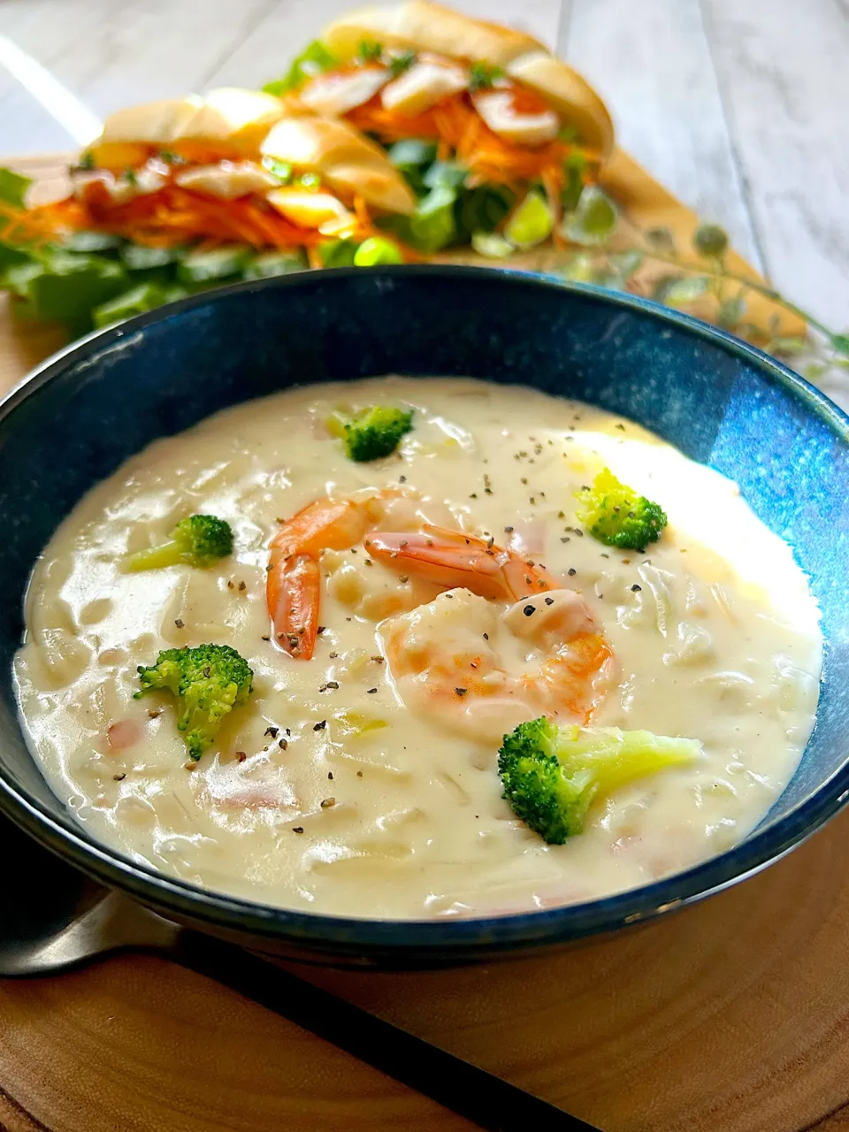 サミカさんの料理 時短クラムチャウダーで朝食 de お誕生日おめでとうございます🎉🎉|まなまな♡さん