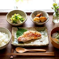 赤魚のポン酢バターソテー、里芋の唐揚げ、白菜のおかか和え、小松菜の味噌汁、ご飯|caoさん