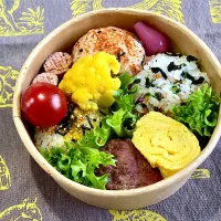 おにぎり、ハンバーグ、出し巻き卵|めみさん