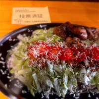 タコライス、チキンテール（ぼんじり）のせ|Hiro Yanさん