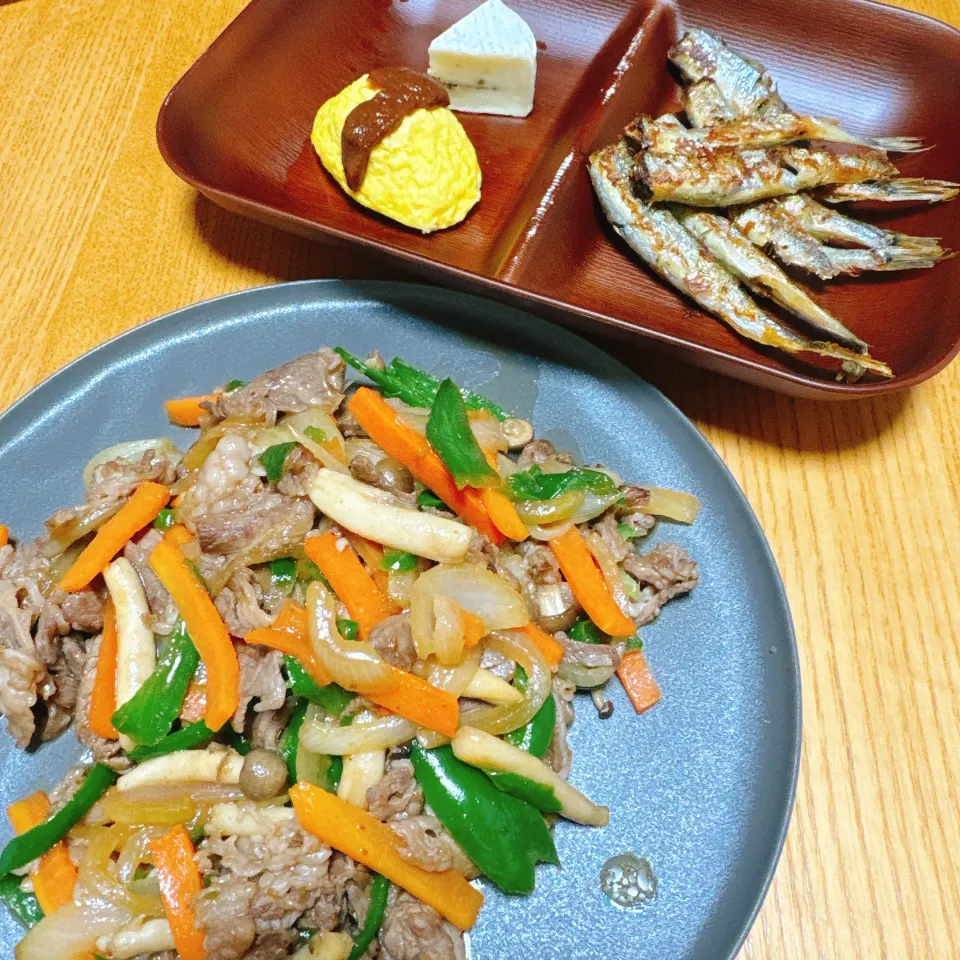 プルコギ
頭のないししゃも…(頭ついてる方が好き🥺)
冷凍のオムレツ、カマンベールチーズ|naoさん