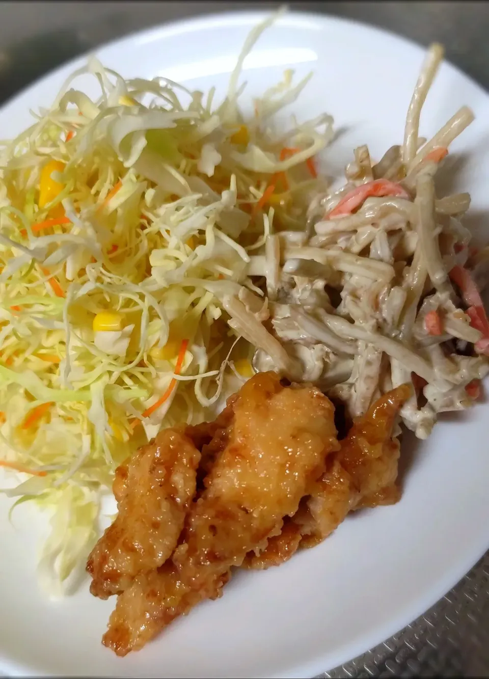 コンビニで集めたサラダ達|かずさん