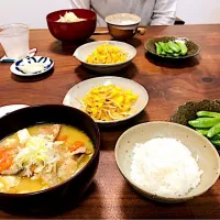 二日目の豚汁、もやし卵炒め、スナップエンドウのバター炒め|タロッカ主夫見習いさん