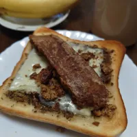 つぶした黒棒をのっけたきな粉チーズトースト|macchinaさん