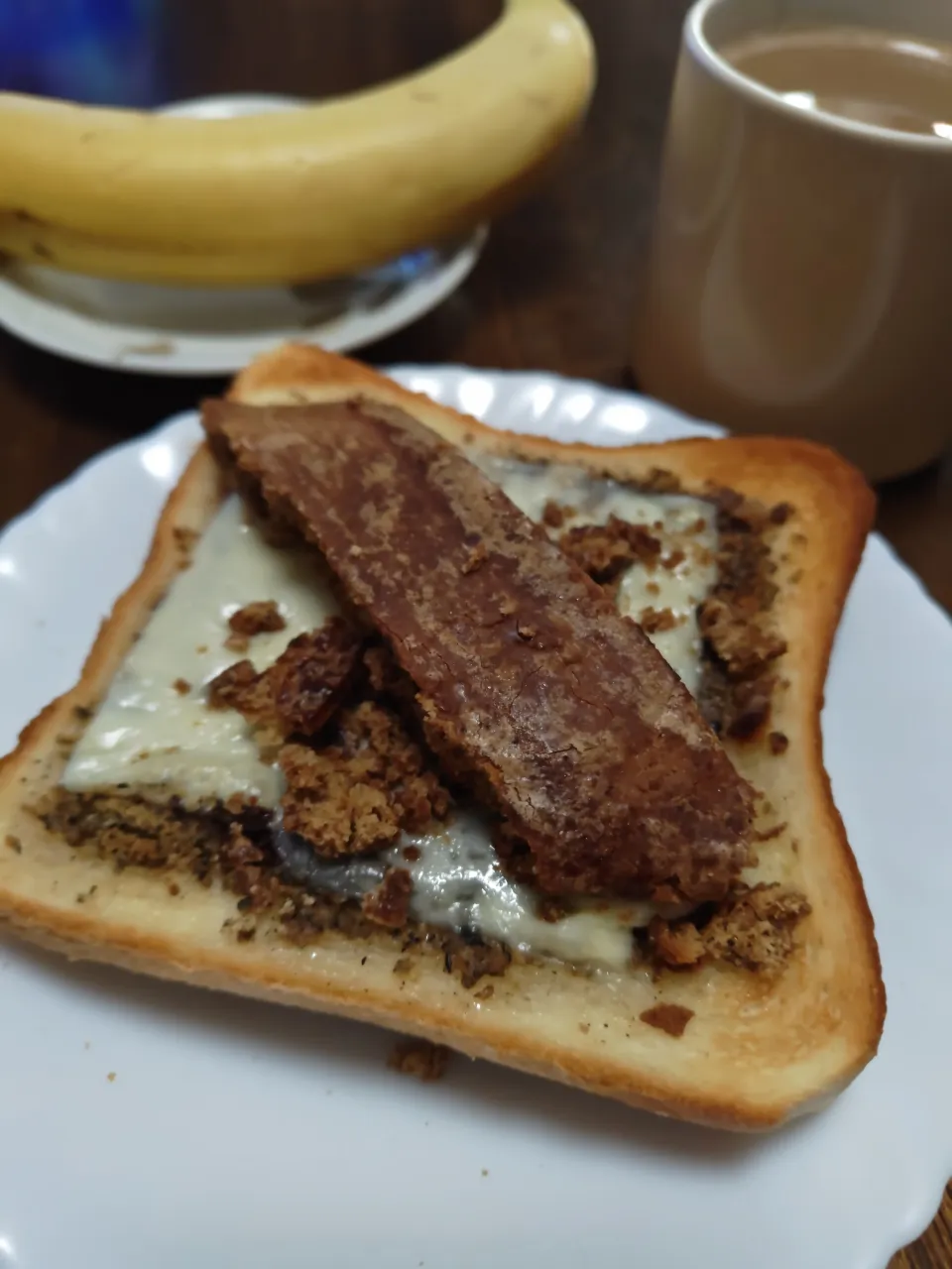 つぶした黒棒をのっけたきな粉チーズトースト|macchinaさん