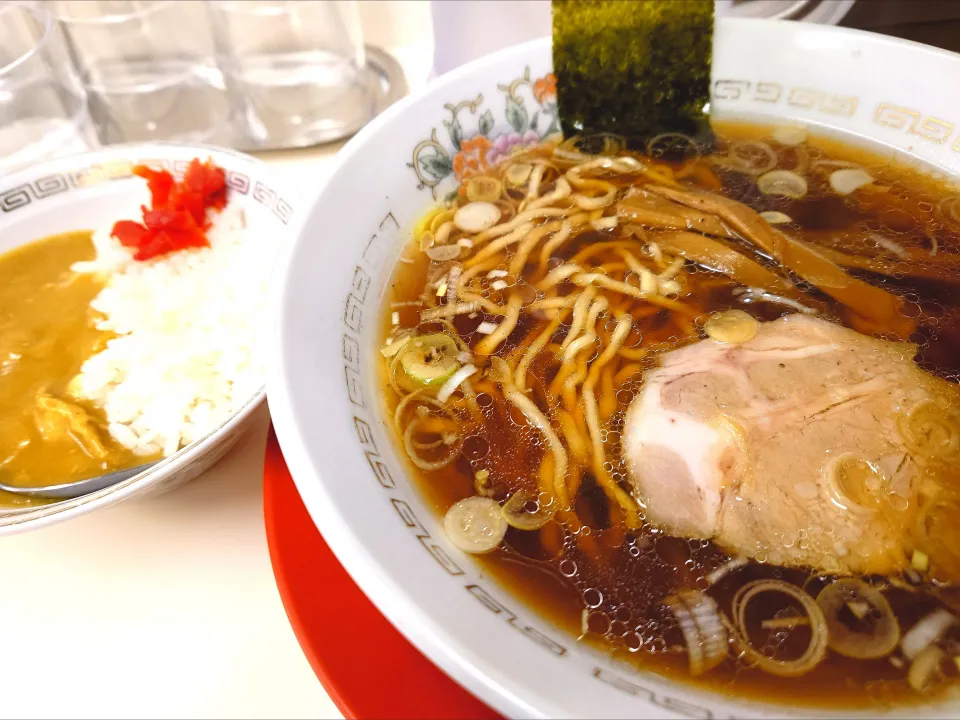 【2025年4月開業】 
【荻窪の本店は1949年創業】 
【完全キャッシュレス対応】 
荻窪中華そば 春木屋 恵比寿店 
中華そば (油少なめ、950円) 
＋ミニ春木屋昭和カレー
 (ご飯少なめ、380円) 
@恵比寿1分 
(JR渋谷駅から徒歩18分)
26031
〈醤15塩8噌2タ2出1F1冷0チ1混1つ0〉|大脇さん