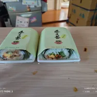 2026年の節分も何時もの自宅近くコロココデリさんの肉（左）&サラダ（右）恵方巻で南南東向い|Tarou  Masayukiさん