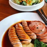 Tasty Late Brunch w/ Sausages, Ham & Mashed Potato  + A Side w/ Caesar Salad 🥓🍖🥗🤤|An'leeさん
