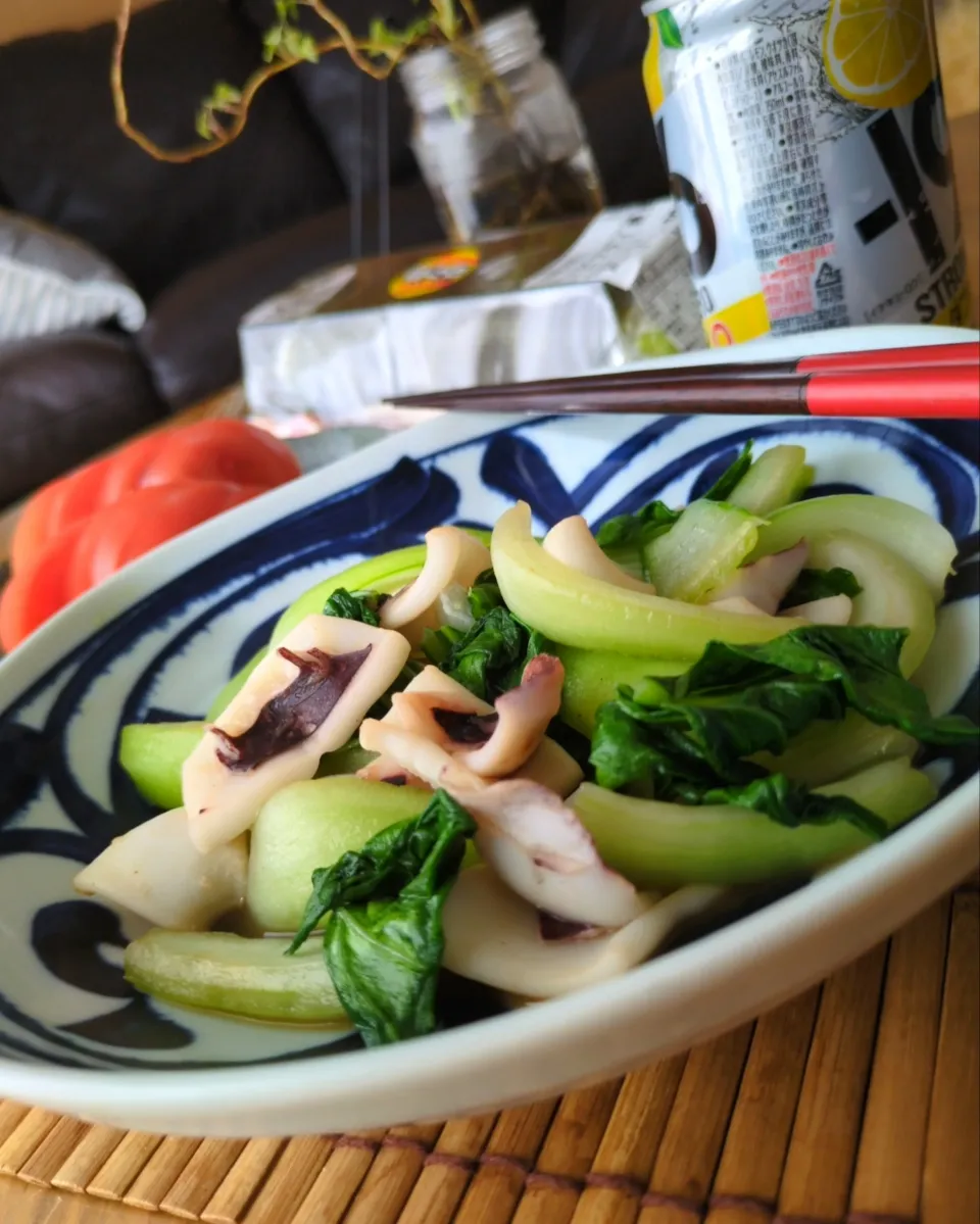 ﾁﾝｹﾞﾝ菜とｲｶのにんにく塩炒め|まりおさん