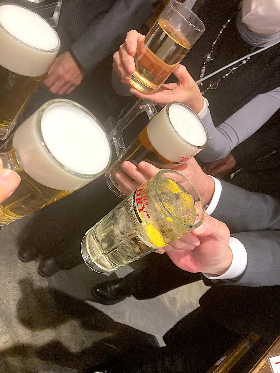 今日の晩ご飯　今日は会社の仲間と飲み会です　まずはかんぱーい( ^ ^ )/■|なびさん