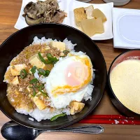 目玉焼きのせ麻婆豆腐丼☺️✨|モモ&ハーブmama🐰🐹🐢🐠🦐❤️さん