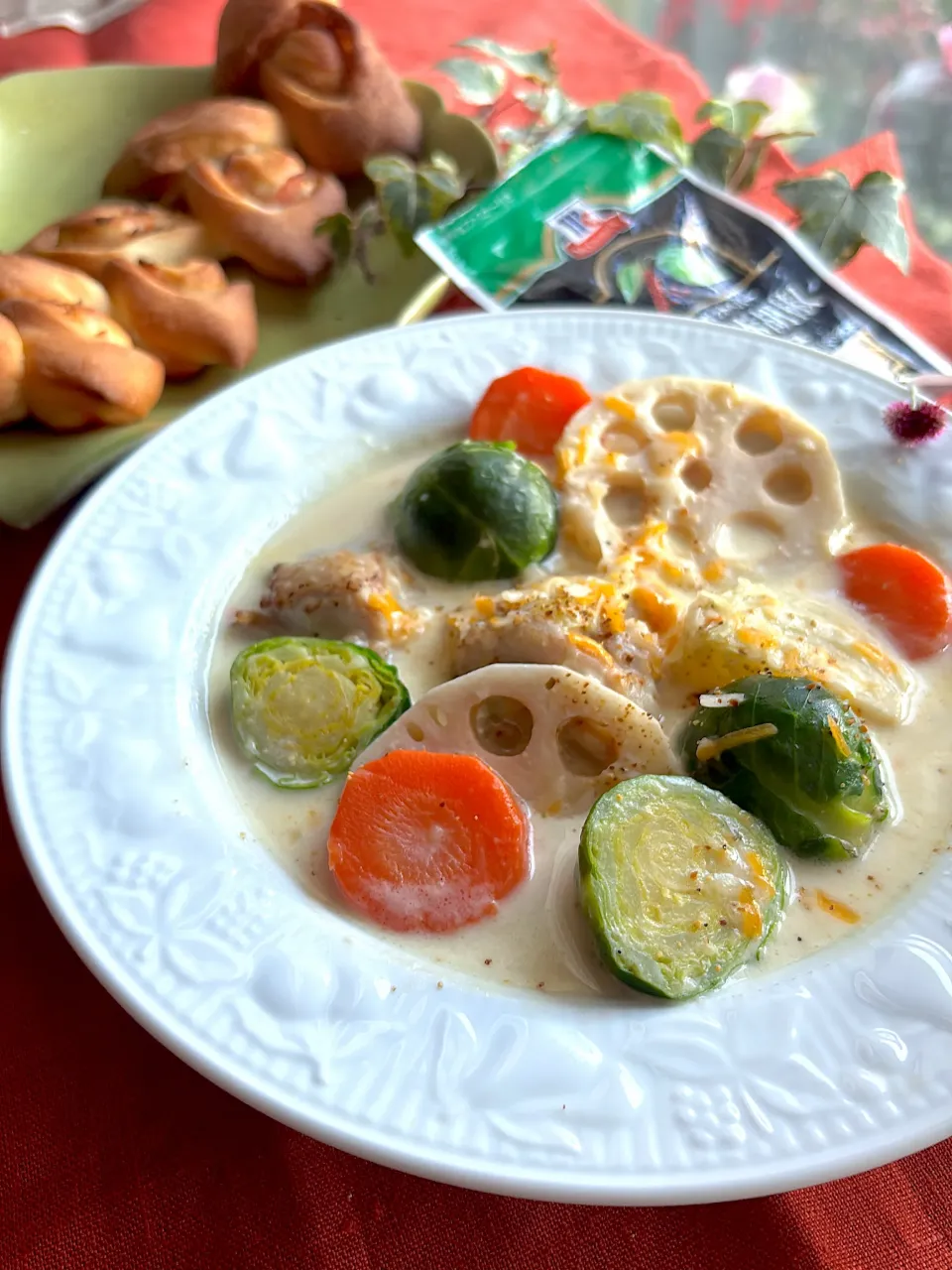 芽キャベツと鶏肉のクリームスープ&ベーコンエピ|とんちんさん