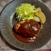 粗挽きハンバーグ  デミグラスソース