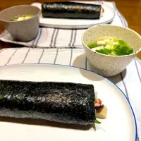 節分の恵方巻き👹穴子・卵焼・高野豆腐・人参・干し椎茸・胡瓜・大葉。ごはんに山椒を少しまぜました。|kaoriさん
