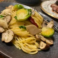 マッシュルームと芽キャベツのアーリオオーリオ|麻紀子さん