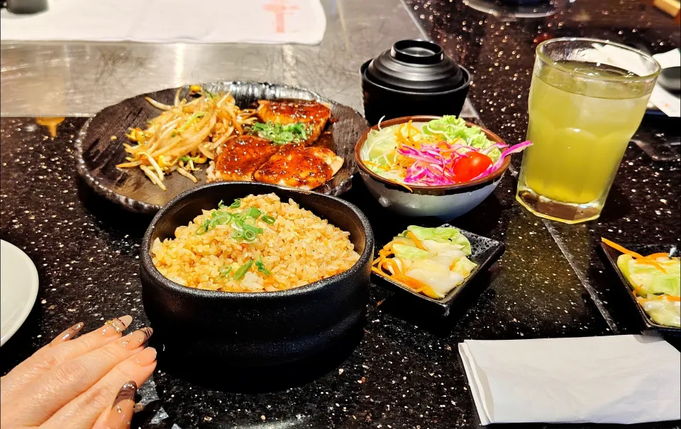 Lunch @ Yakiyakibo 🩷 Black pepper shiromi tamago fried rice 🩷😘|🍒lynnlicious🍒さん