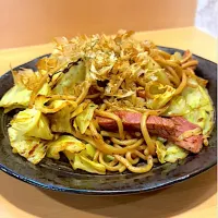 味噌ソース焼きそば|創作餃子酒場かむらっくさん