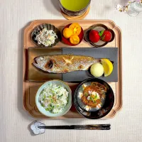 イシモチの塩焼きと蓮根まんじゅうの献立|すずさん