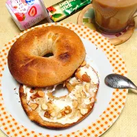 ハニークリームチーズナッツのベーグルサンド|うたかた。さん