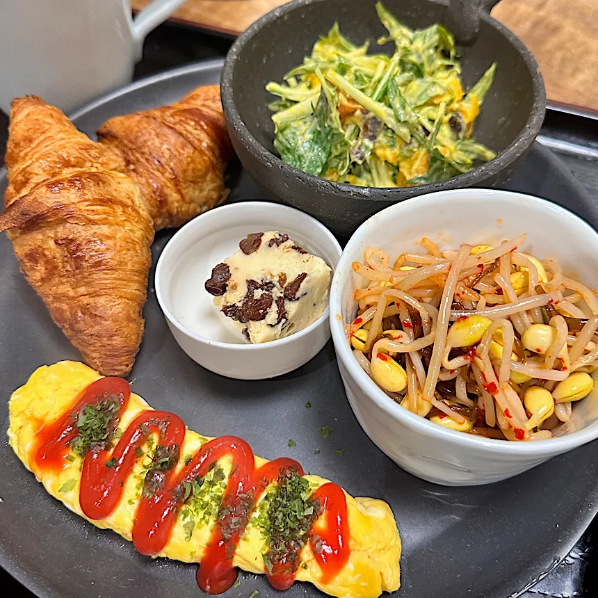 クロワッサンで朝食|くまちゃんさん