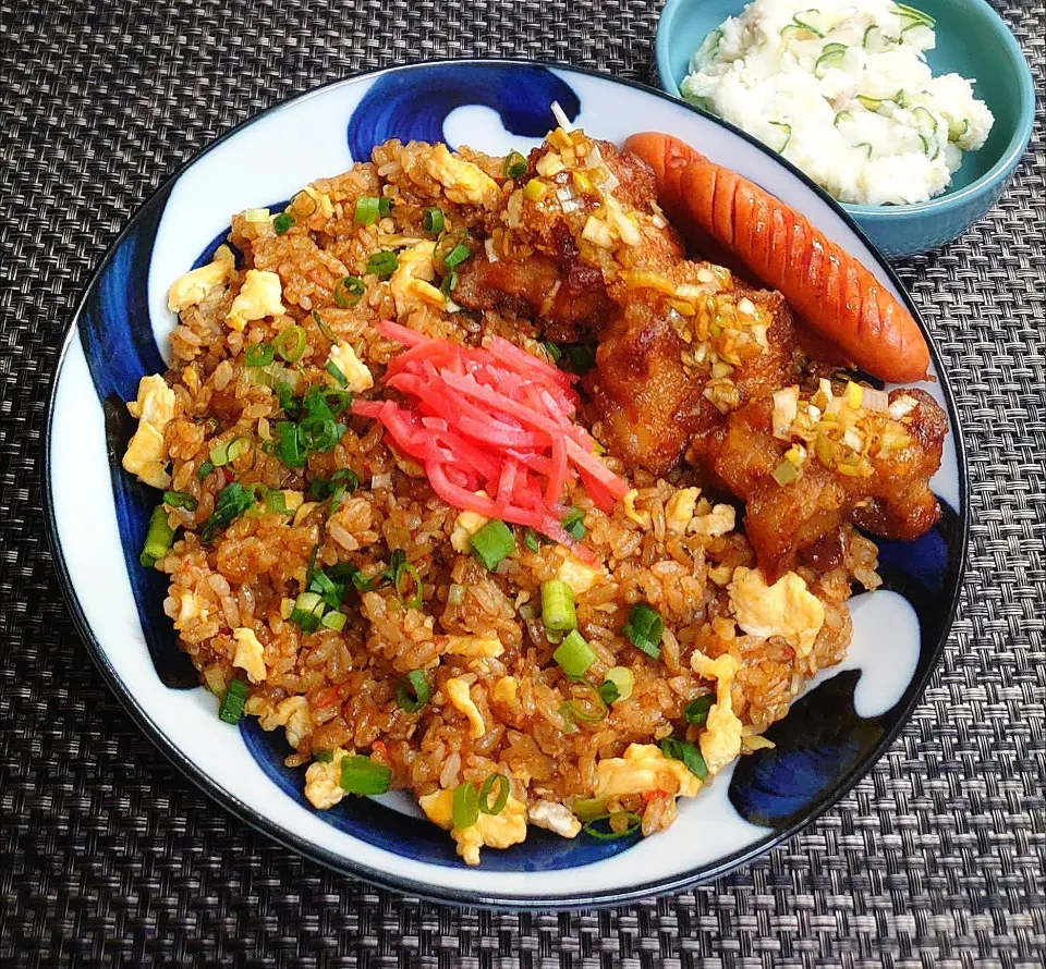 大好きな黒チャーハン＆油淋鶏でムスコの置きランチ|からあげビールさん