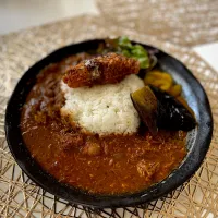 肉巻きカツ乗せほろほろチキンカレー🍛| kyohinaさん