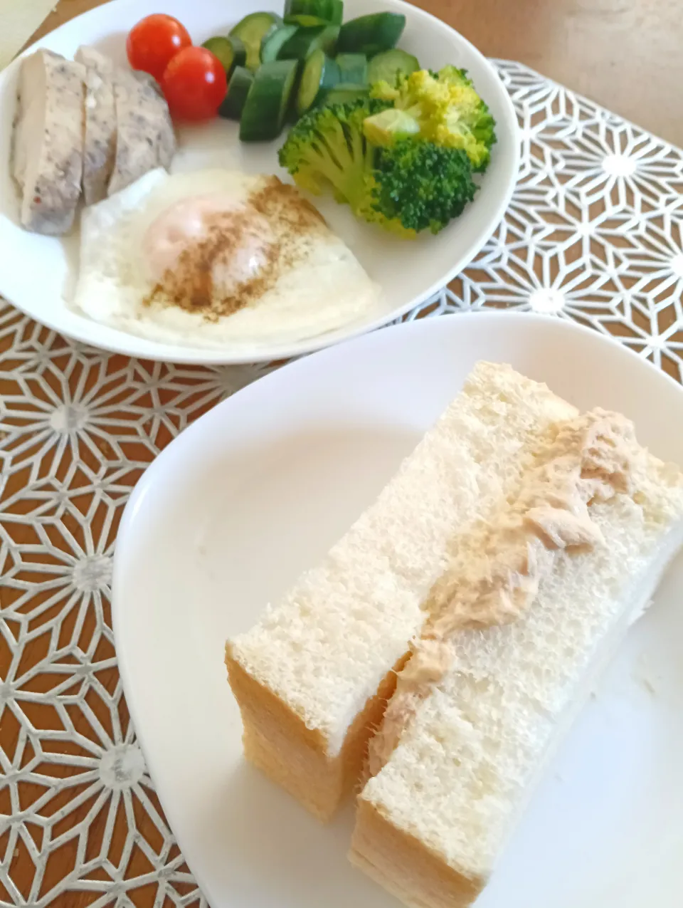 ツナサンドと目玉焼き🍳♥|玉ちゃんさん