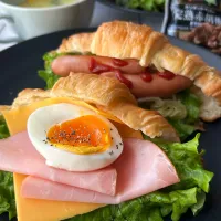 【いつかのお昼ごはん】タマハムチーズサンド🥐