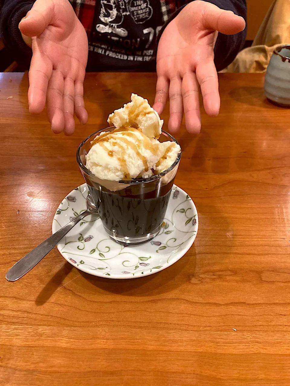 今日の晩ご飯@「大関」さん⑥  はやとはデザートにコーヒーゼリーをいただきます|なびさん