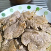 もやしとしいたけ炒め付け合せに豚ヒレ焼き|時雨さん