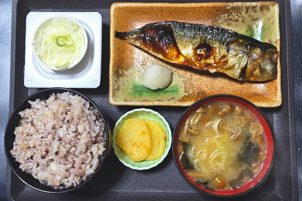 今日の朝ごはん（雑穀ごはんにさば昆布干、納豆、なめこ汁、たくあん）|Mars＠釜飯作り研究中さん