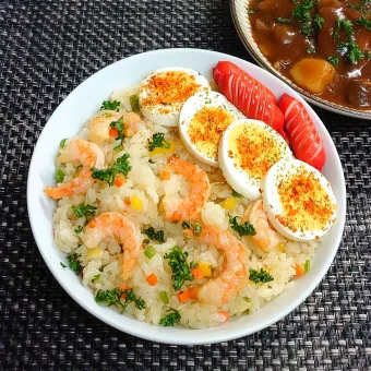 Snapdishの人気料理写真:海老ピラフ＆ヒレ肉シチューでムスコの置きランチ