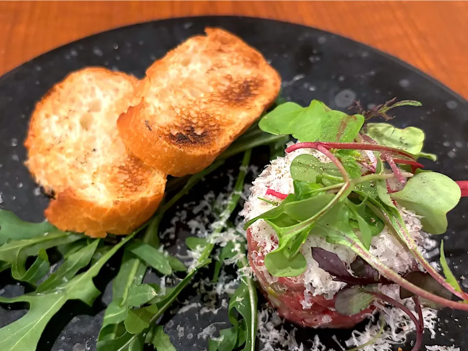 ①2月5日・［お肉のコース🍖✨］・九州産和牛のタルタル ❣️（見えないけど💦ザク切りで食感最高😋）|山勝さん