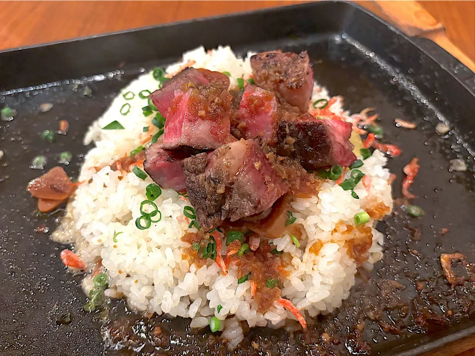 ⑥2月5日・［お肉のコース🍖✨］・ ガーリックライス ❣️（シッカリ混ぜて‼️ちょっと食べました😅ニンニクの醤油漬けの味が強烈😋）|山勝さん