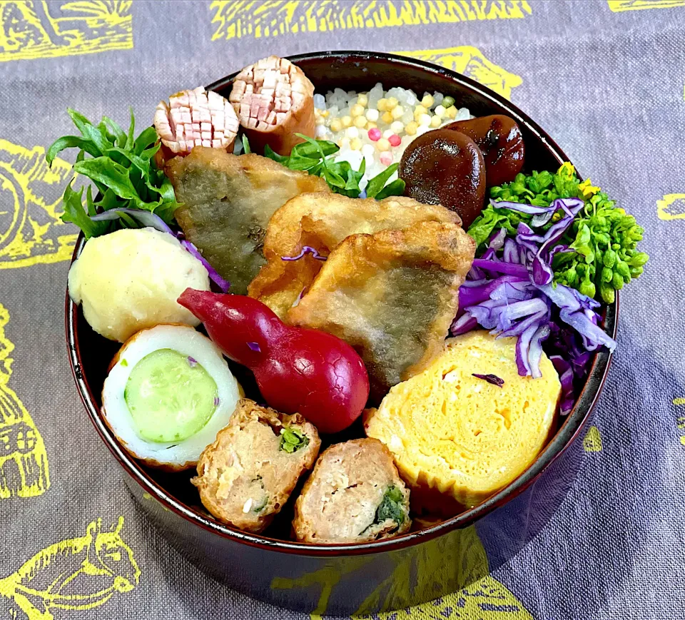 アジの竜田揚げ、鶏のつみれ薄揚げ巻き、出し巻き卵、しょうゆ豆、ひょうたん！|めみさん