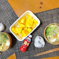 2/5朝ご飯はモツ鍋残りに大量のレタスを入れて😋|さくたえさん