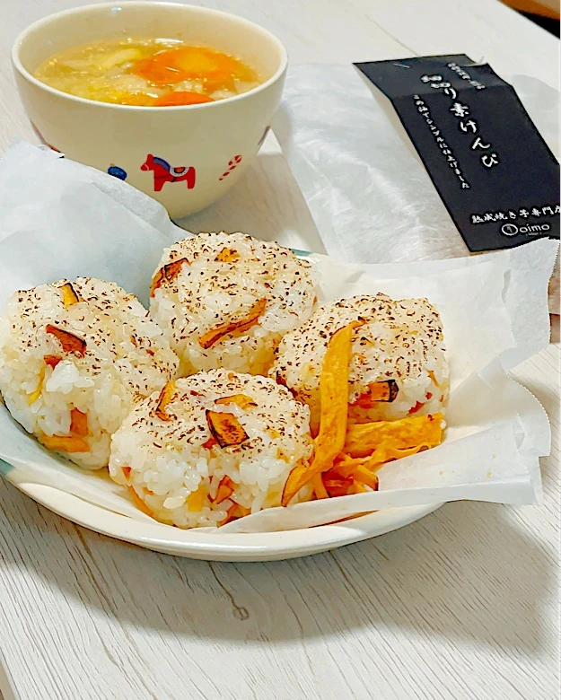 芋けんぴおにぎり🍙|もっさんさん