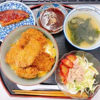 🅜🅔🅝🅤 とじないヒレカツ丼🥢