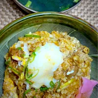 焼肉丼|すくらんぶるえっぐさん