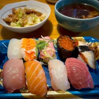 握り寿司🍣と、かしわとキャベツ炒め| もえさん