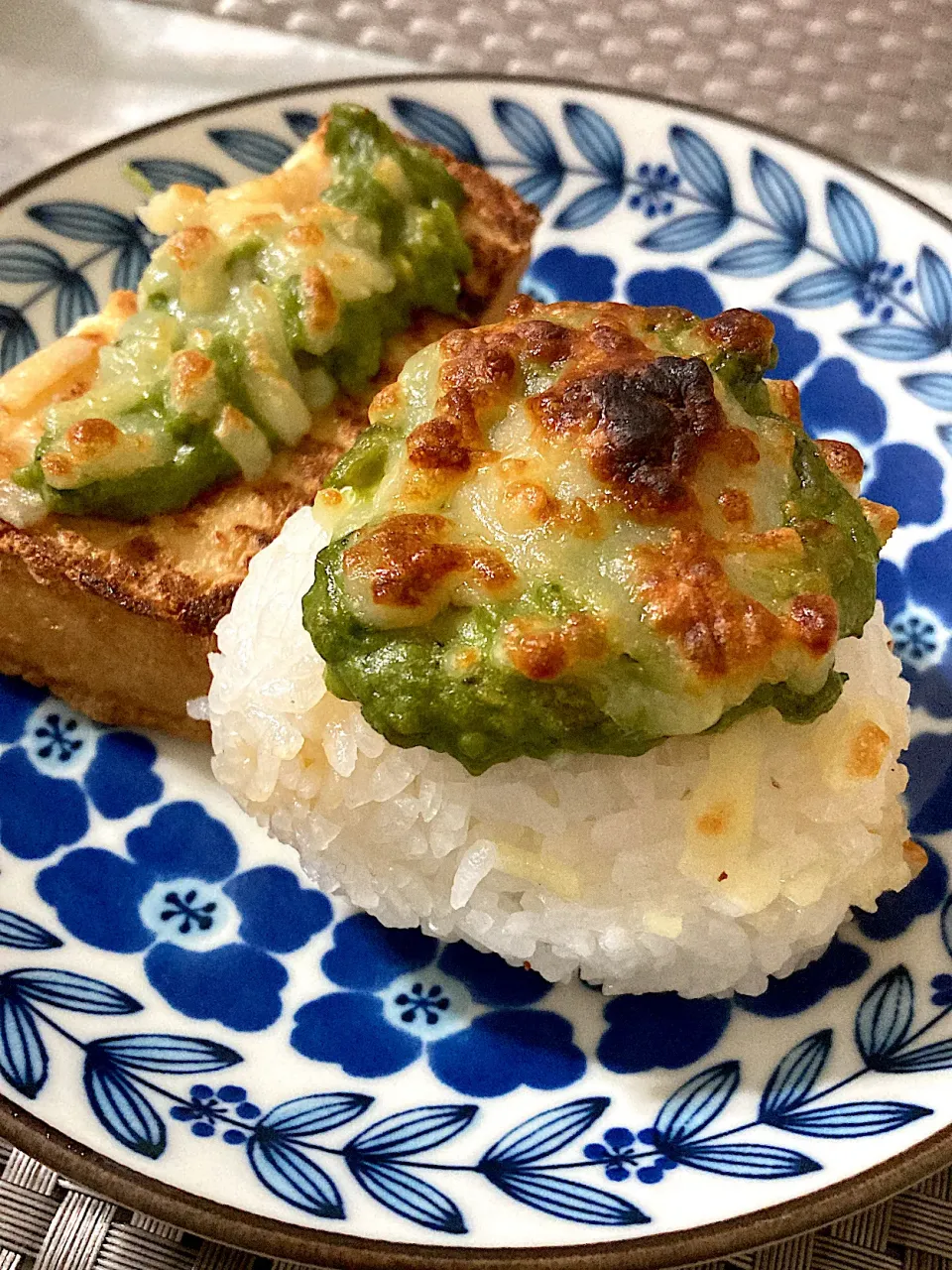 アボカド🥑ペーストのせおにぎり|ジュンコ バイヤーさん